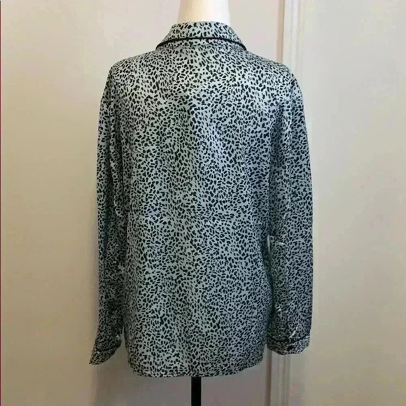 BNWT Cupcakes and cashmere Women’s Animal  print satin blouse size S - Picture 3 of 8